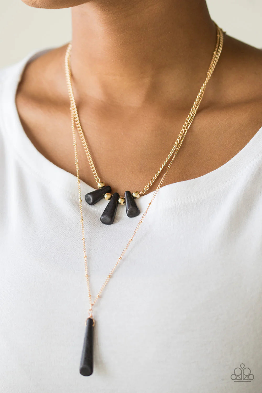 BASIC GROUNDWORK BLUE NECKLACE